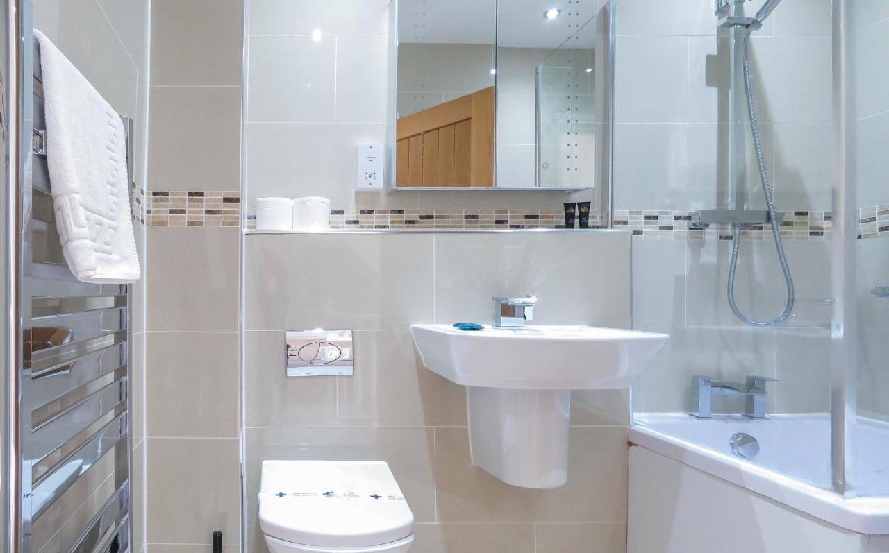 Tudors Esuites Four Bedroom House * Birmingham