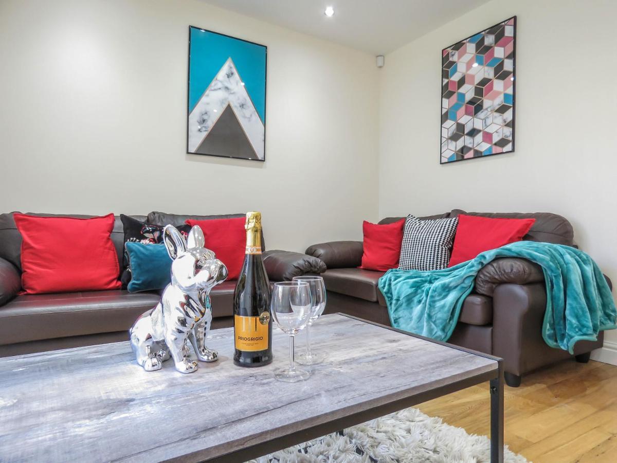 Tudors Esuites Four Bedroom House Birmingham