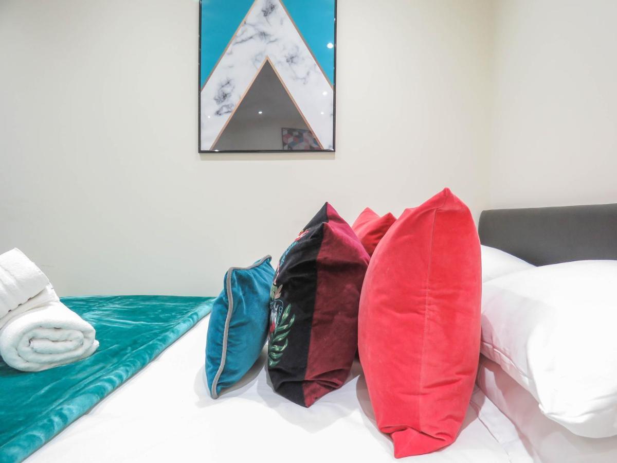 Holiday home Tudors Esuites Four Bedroom House Birmingham