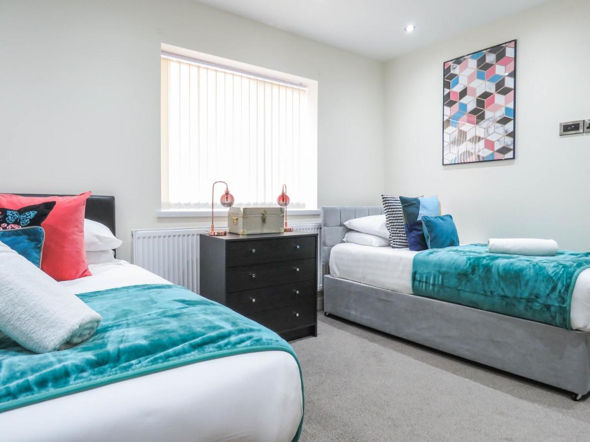 Tudors Esuites Four Bedroom House * Birmingham
