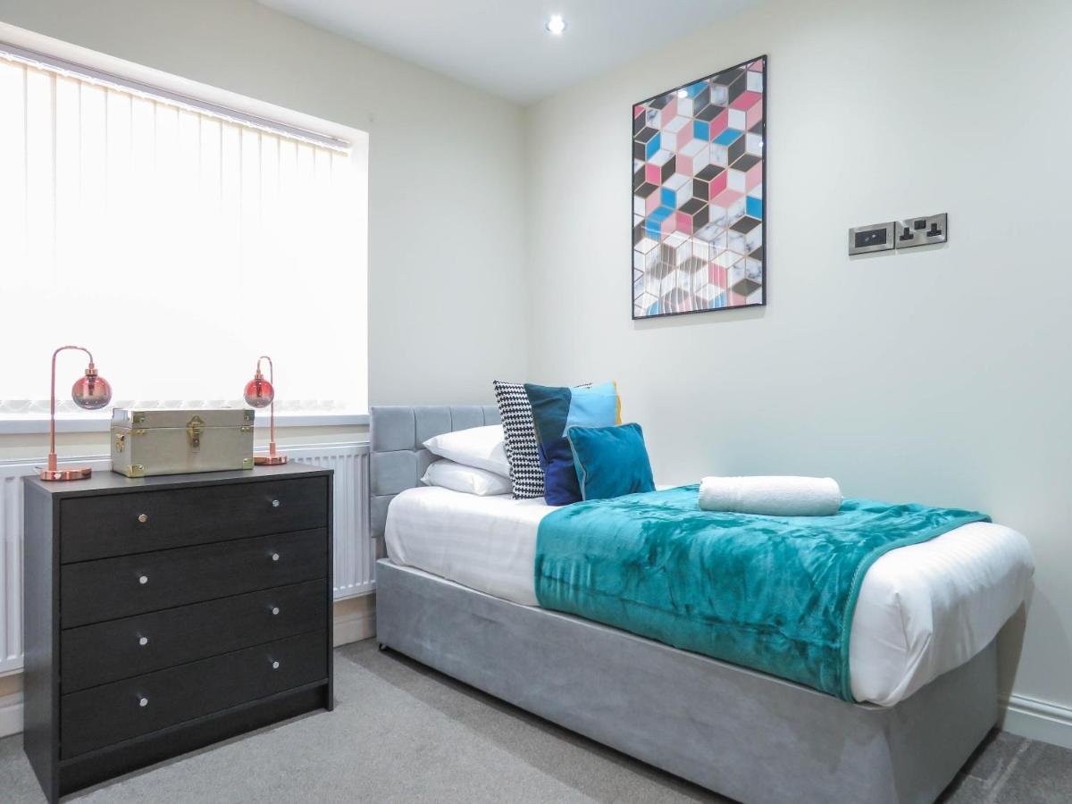 Holiday home Tudors Esuites Four Bedroom House Birmingham