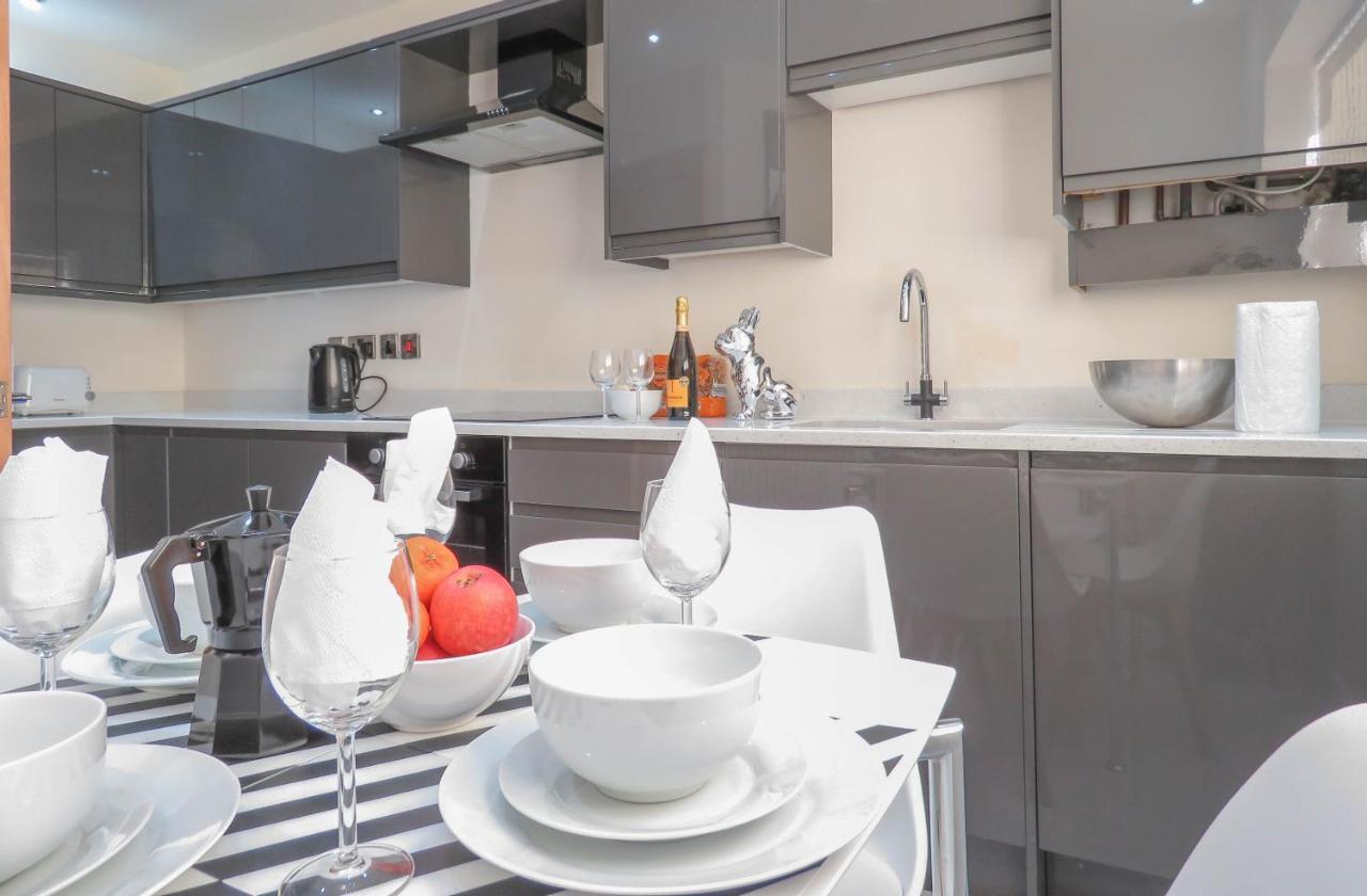 Holiday home Tudors Esuites Four Bedroom House Birmingham