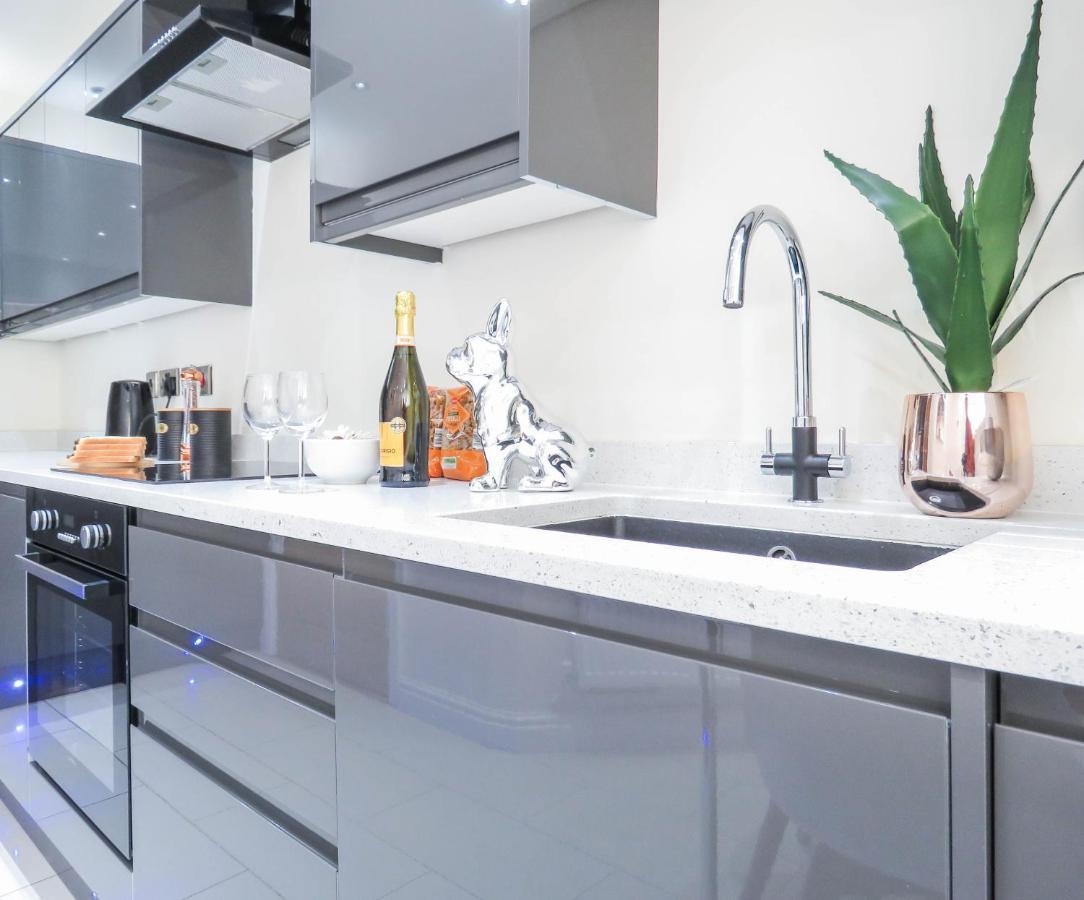Tudors Esuites Four Bedroom House Birmingham