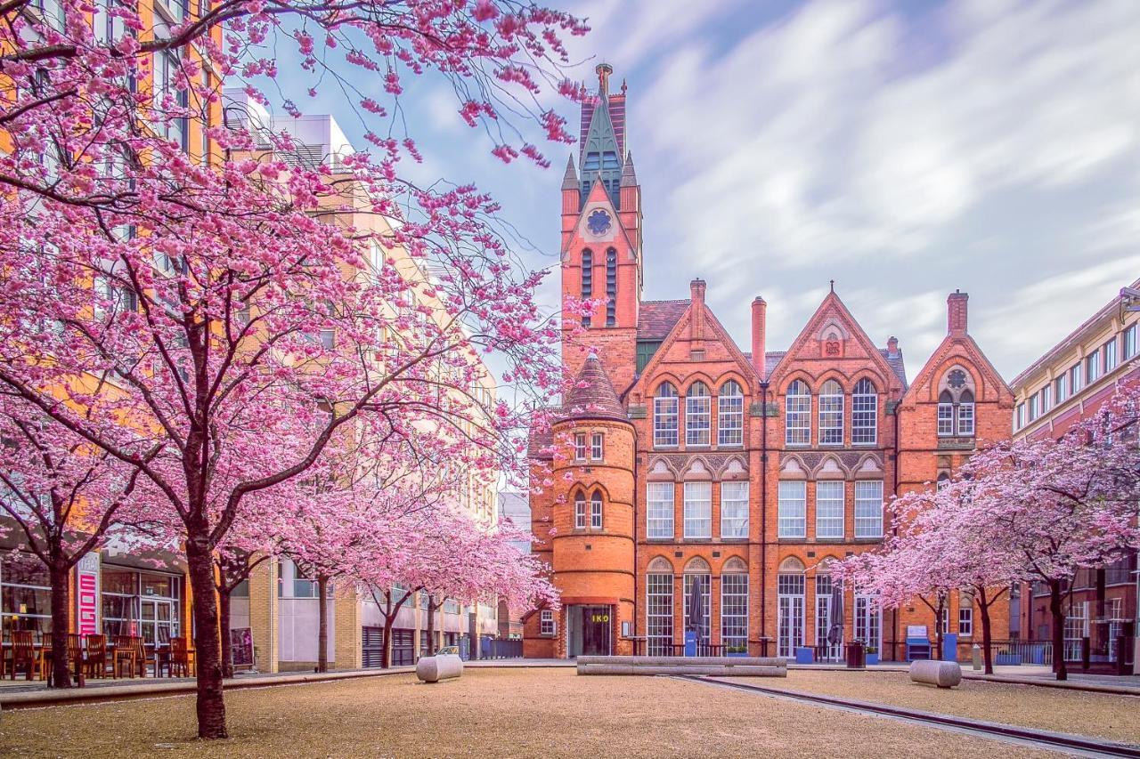 Tudors Esuites Four Bedroom House Birmingham